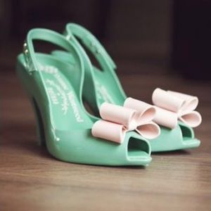 Meet your Posher, Toko